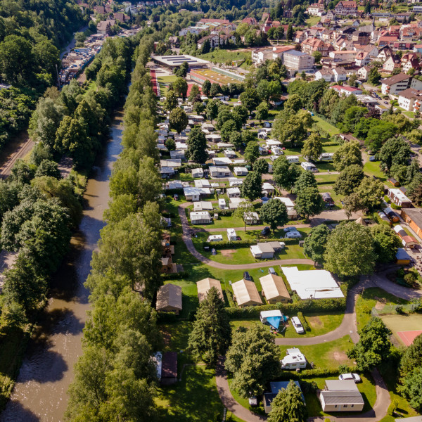 Geheimtipp Camping Schwarzwald: ein Campingplatz von oben