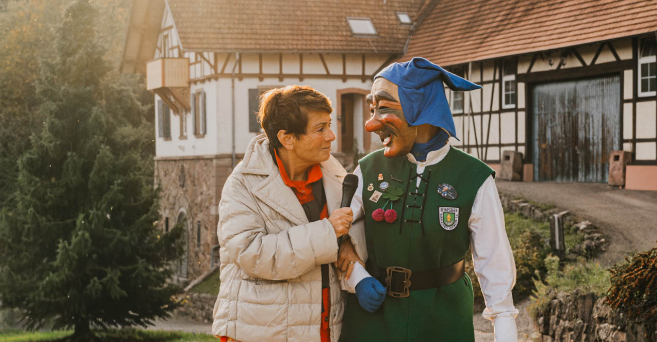 Eine Frau, die mit Narren schwätzen kann