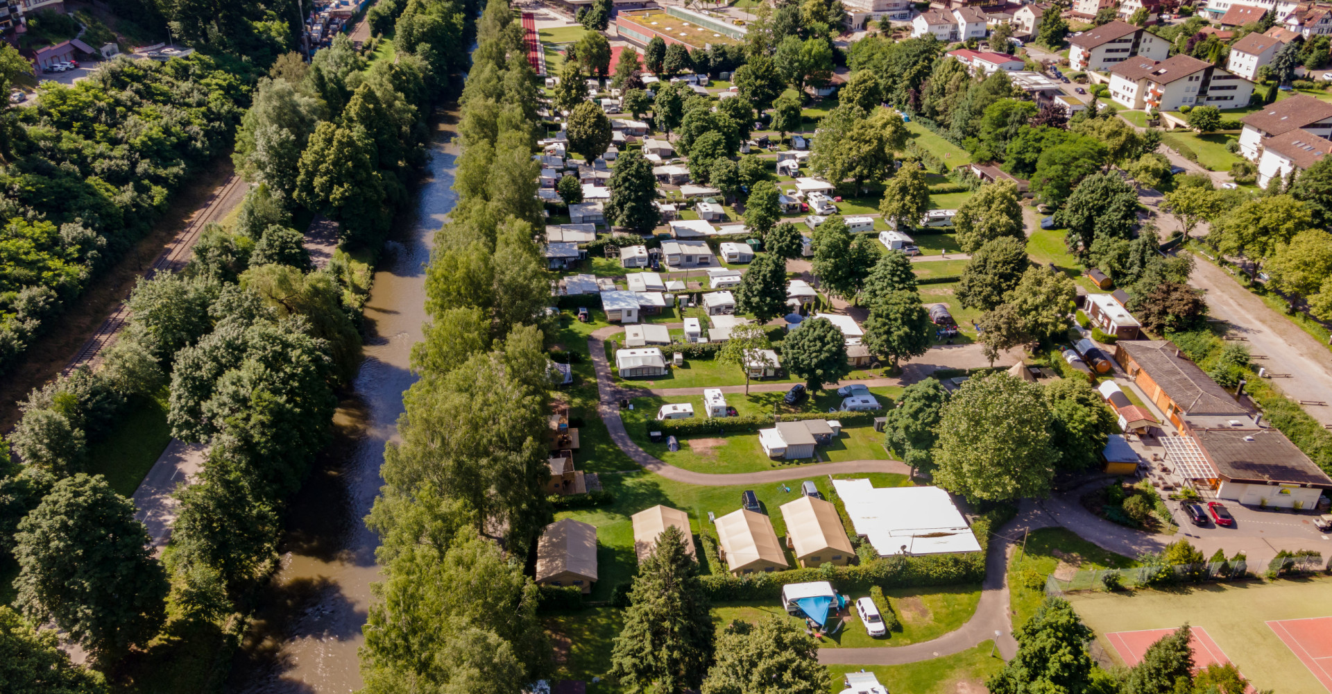 Geheimtipp Camping Schwarzwald: ein Campingplatz von oben