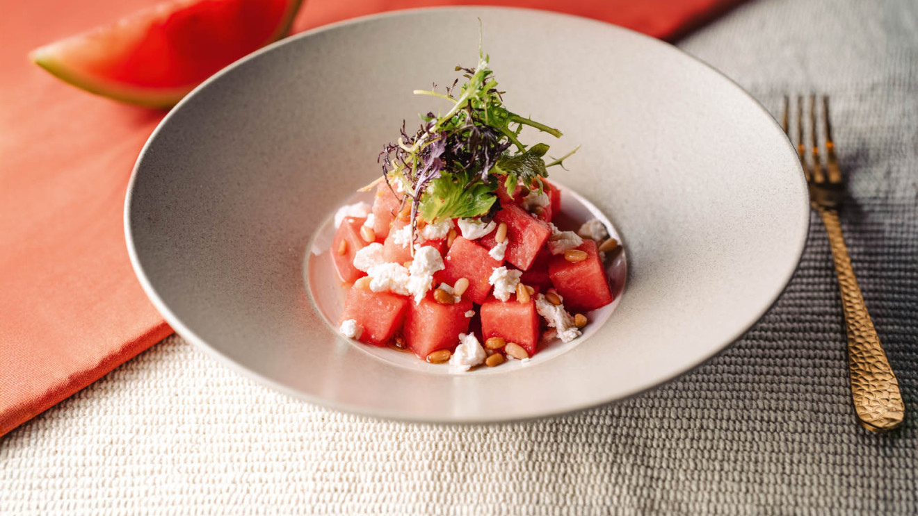 Wassermelonen-Salat mit Ziegenkäse – Sommerrezept