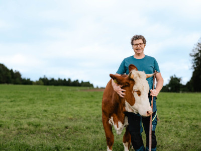 Das Glück hat Hörner und Flecken – Biohof mit Käserei im Nordschwarzwald