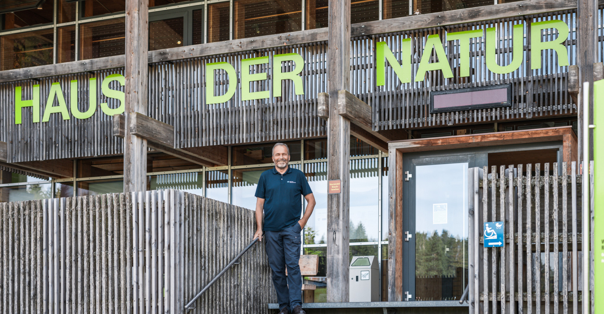 Roland Schöttle vor dem Haus der Natur