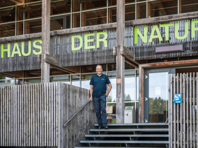 Roland Schöttle vor dem Haus der Natur