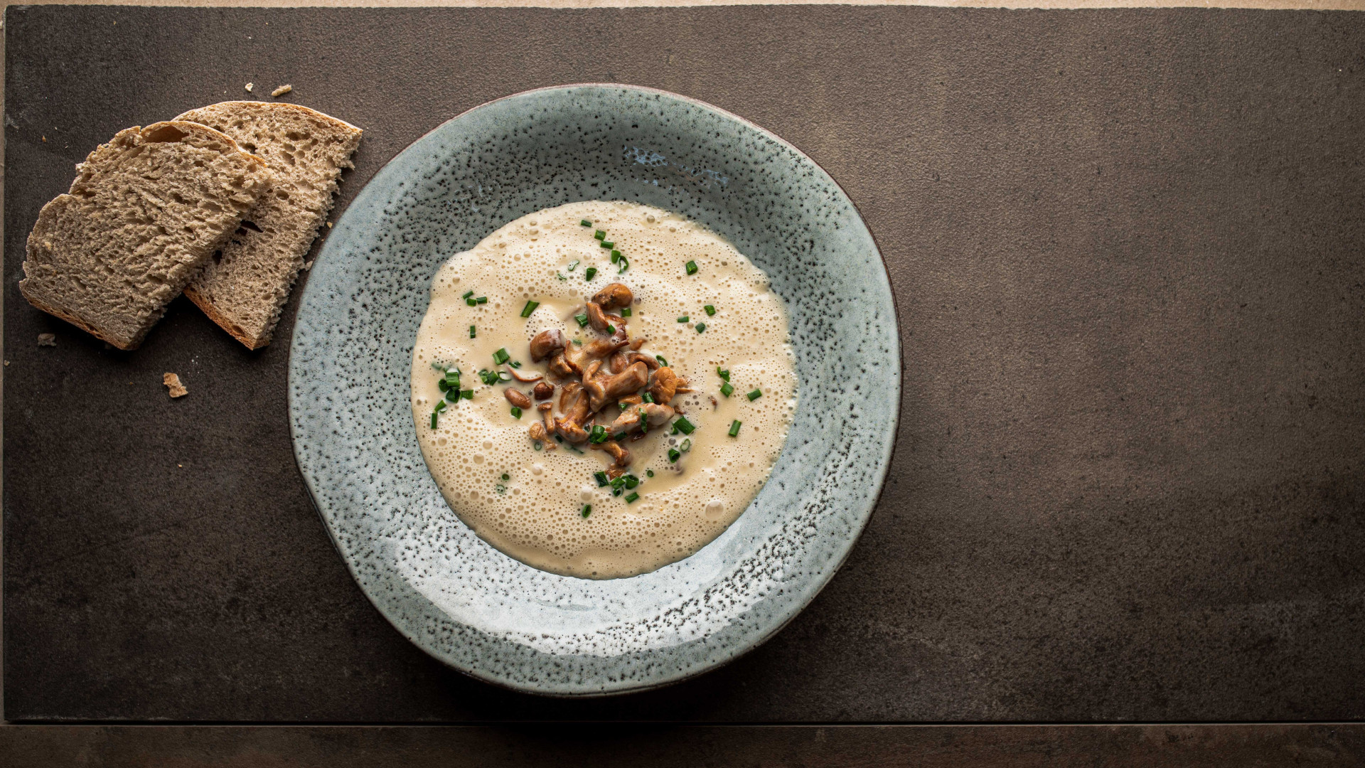 Suppe aus frischen Pfifferlingen. Rezept für den Herbst