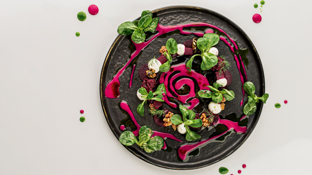 Bunter Feldsalat mit Rote Bete und Ziegenkäse