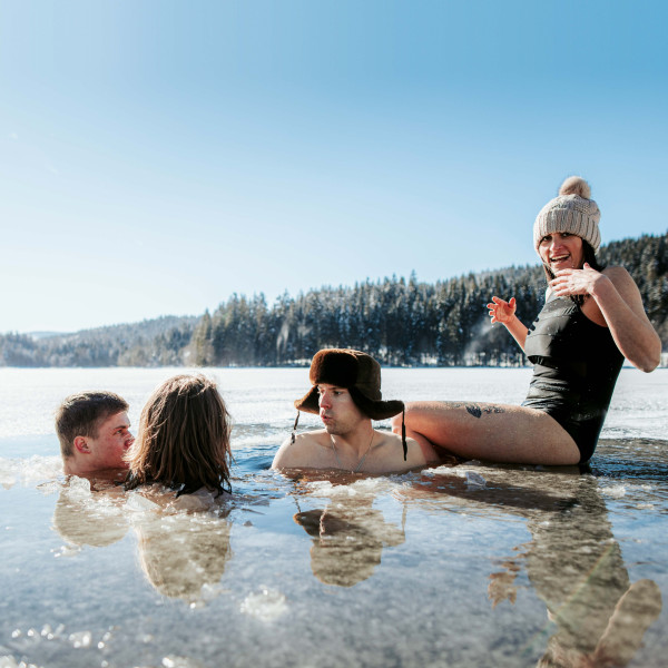 Eisbaden im Schwarzwald