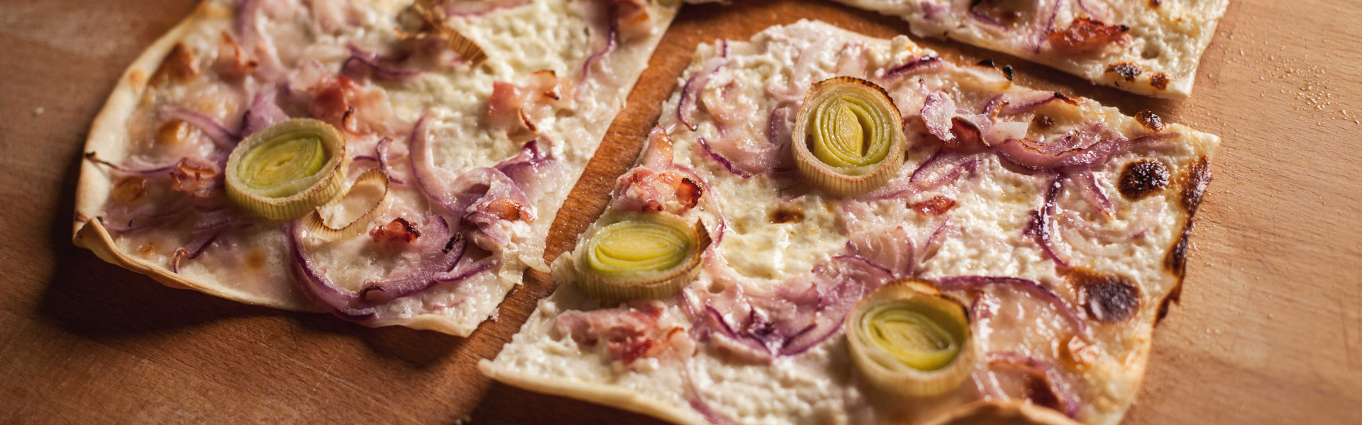 Flammkuchen- und Pizzateig selber machen