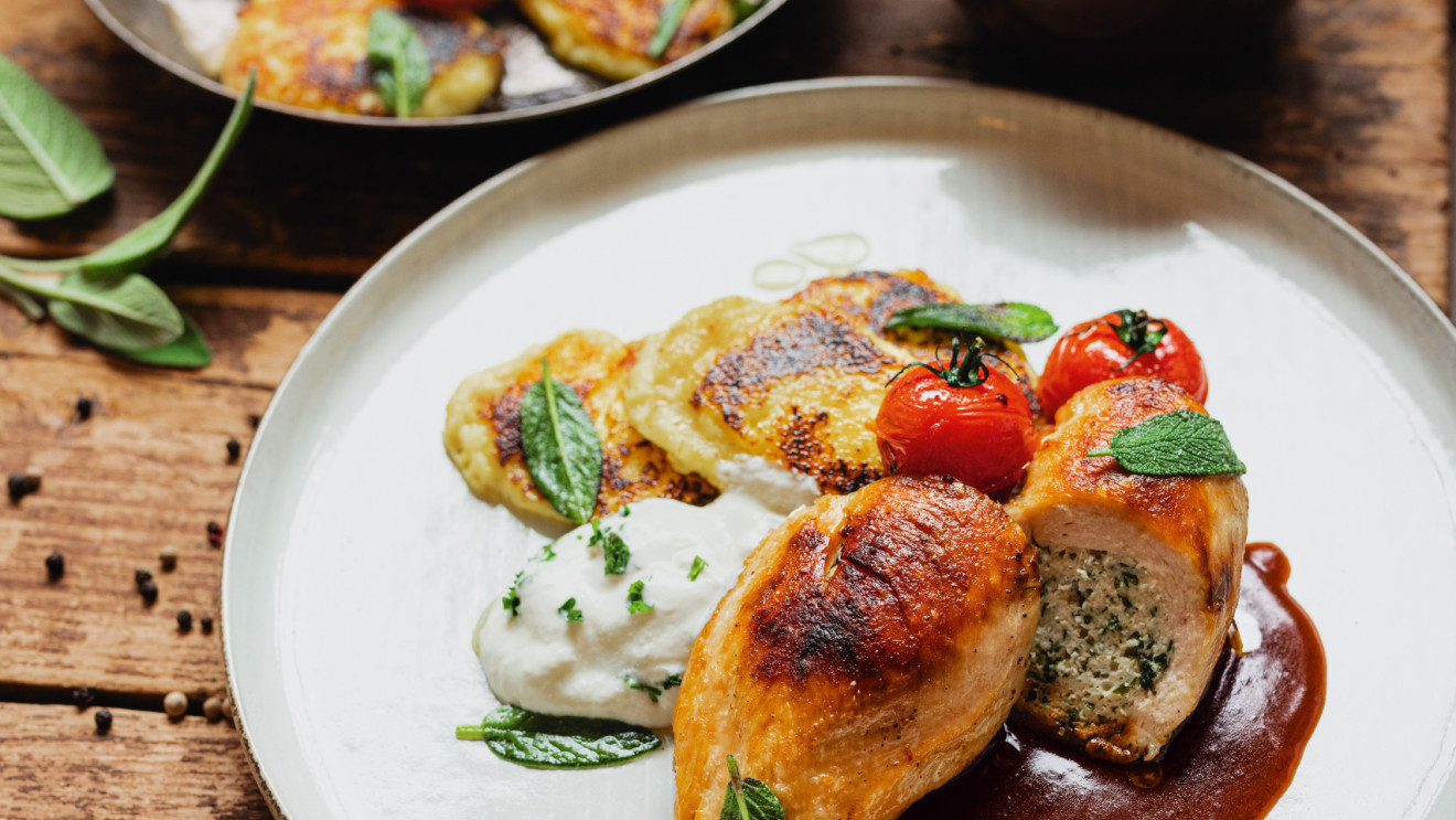 Gefüllte Hähnchenbrust mit Polenta-Talern