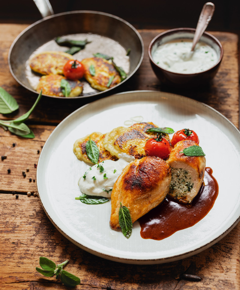 Gefüllte Hähnchenbrust mit Polenta-Talern