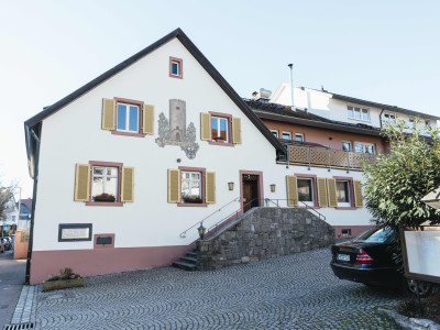 Das Gasthaus Zähringer Burg mit Anbau