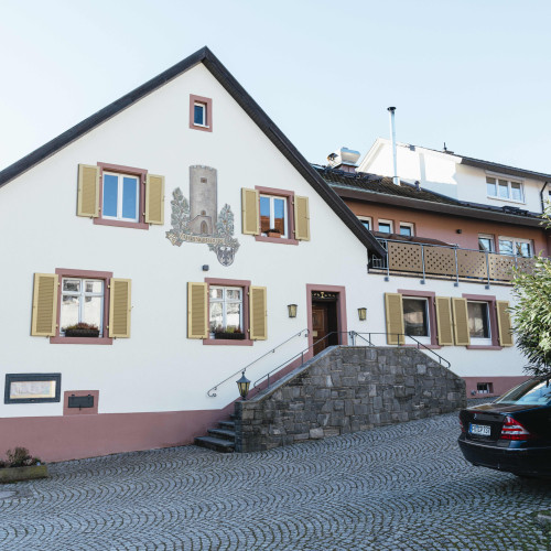 Das Gasthaus Zähringer Burg mit Anbau