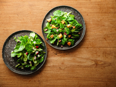 Feldsalat mit Speck und Kracherle richtig gemacht