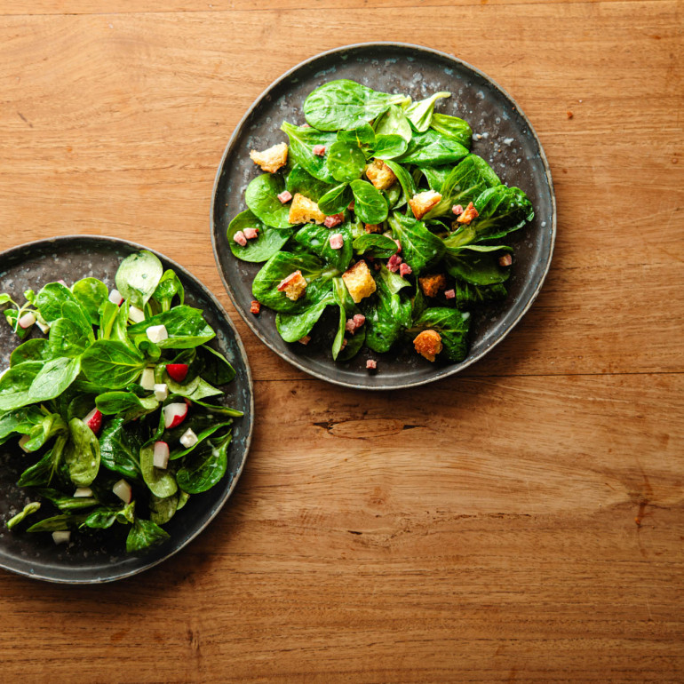 Feldsalat mit Speck und Kracherle richtig gemacht
