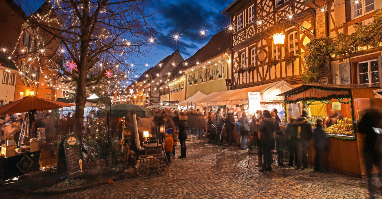 Weihnachtsmarkt im malerischen Burkheim am Kaiserstuhl 