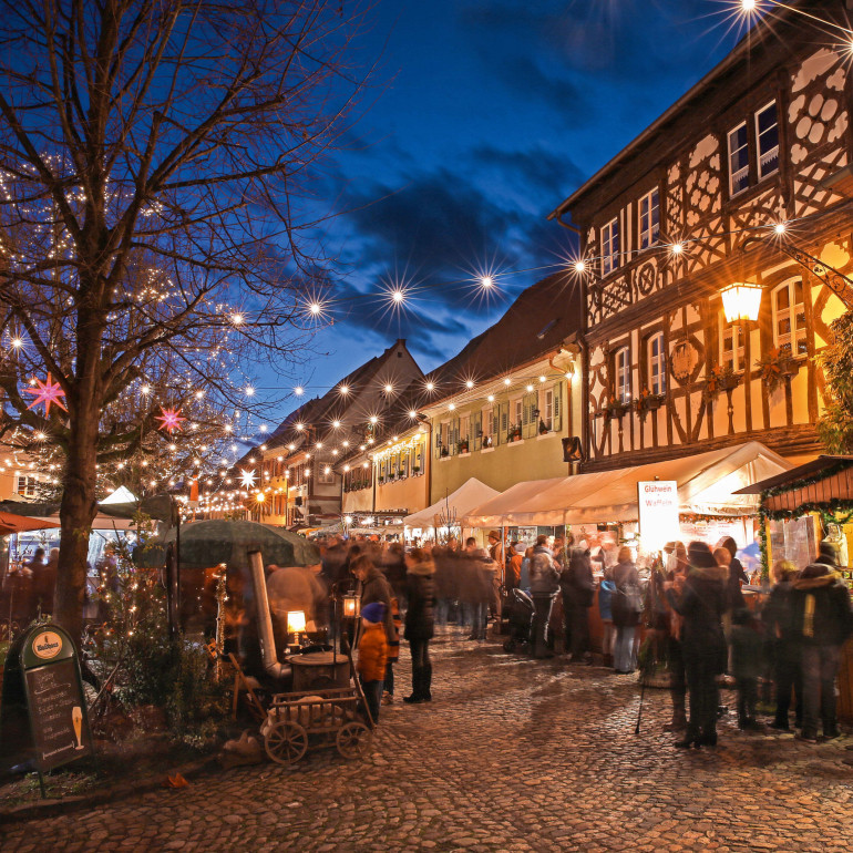 Weihnachtsmarkt im malerischen Burkheim am Kaiserstuhl 