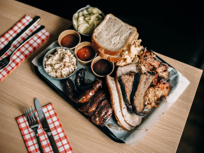 Das beliebteste Gericht im Guller:  das BBQ-Tablett für zwei (oder mehr) Personen