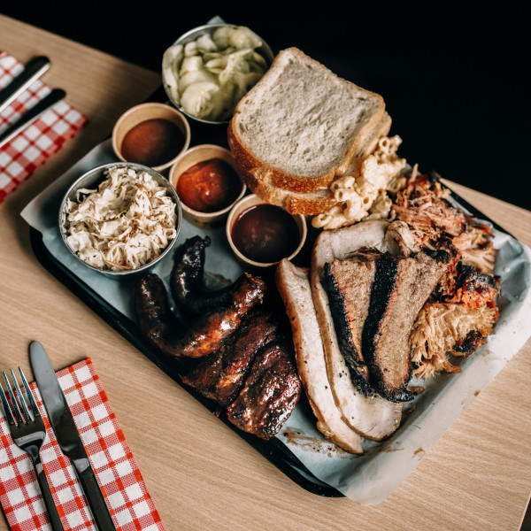 Das beliebteste Gericht im Guller:  das BBQ-Tablett für zwei (oder mehr) Personen