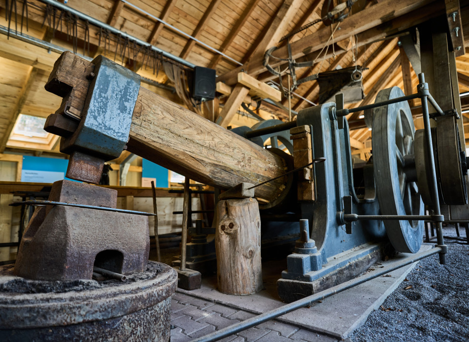 Mechanischer Hammer in historischer Schmiede