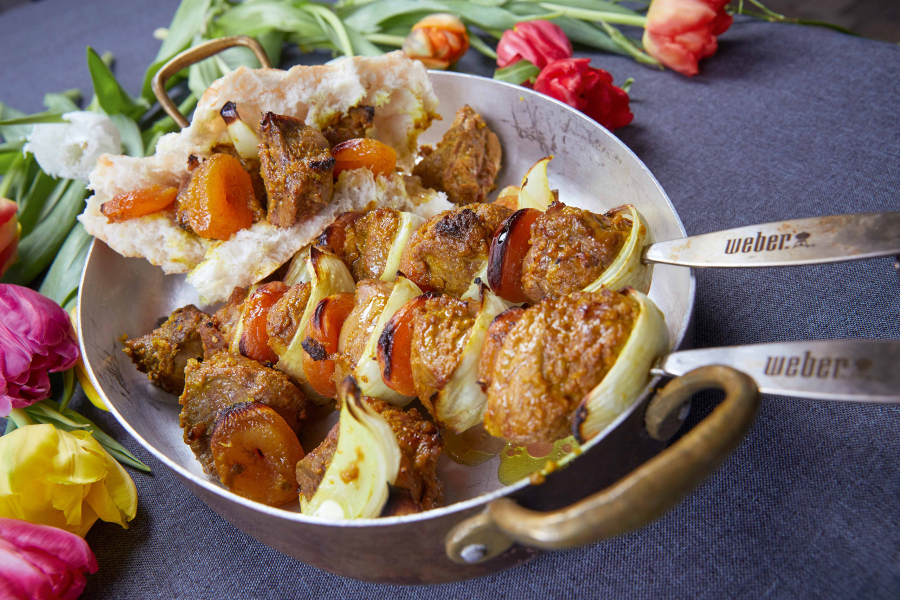 Lamm Sosaties mit Aprikosen in Grillpfanne