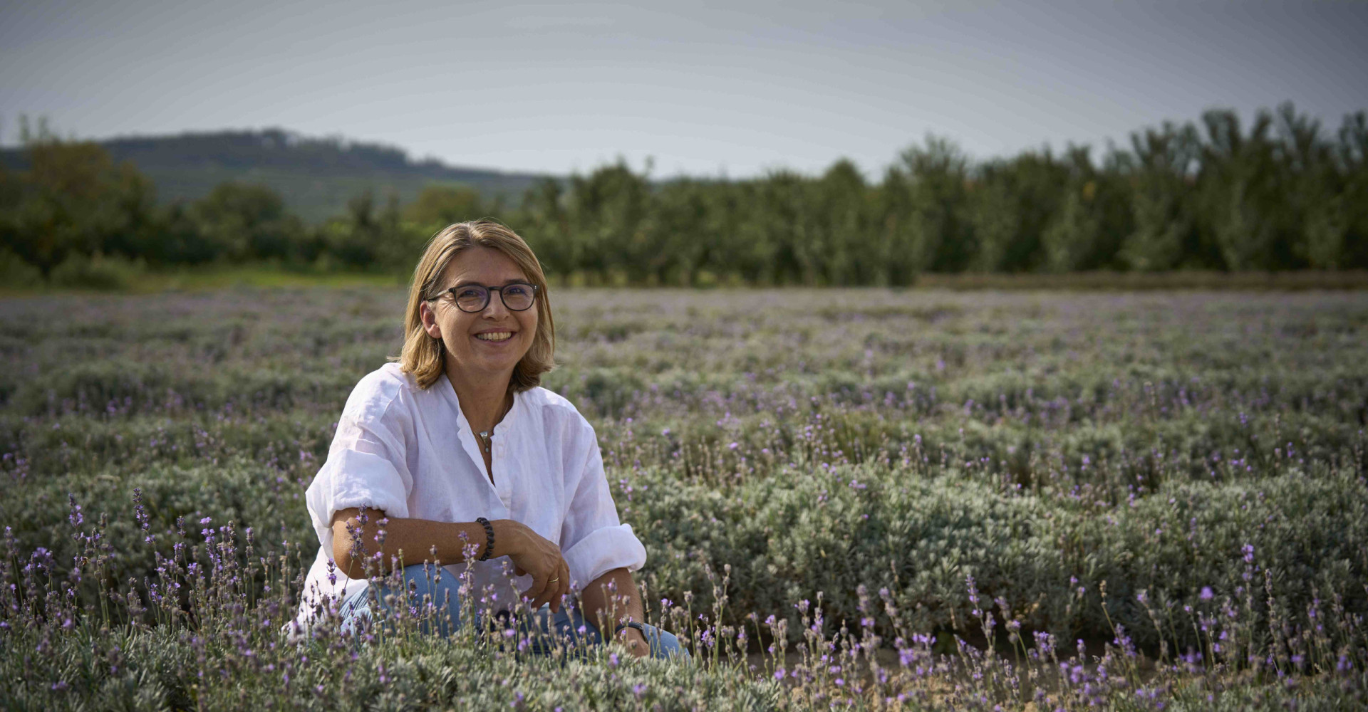 Kaiserstuhl-Lavendel: Beate Klingenmeier im Lavendelfeld